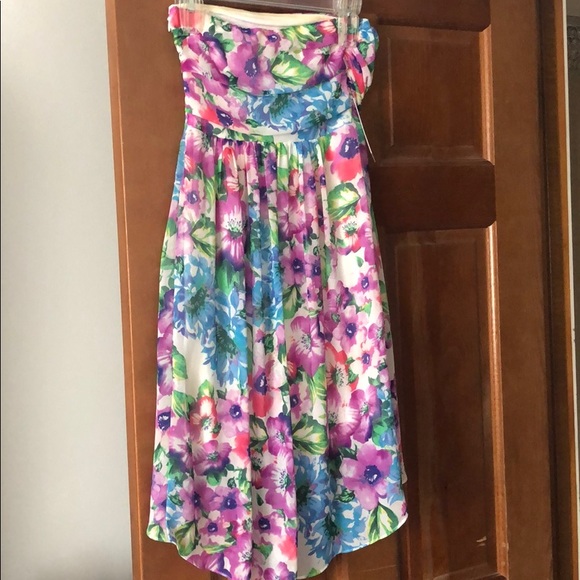 Dress - Picture 2 of 4